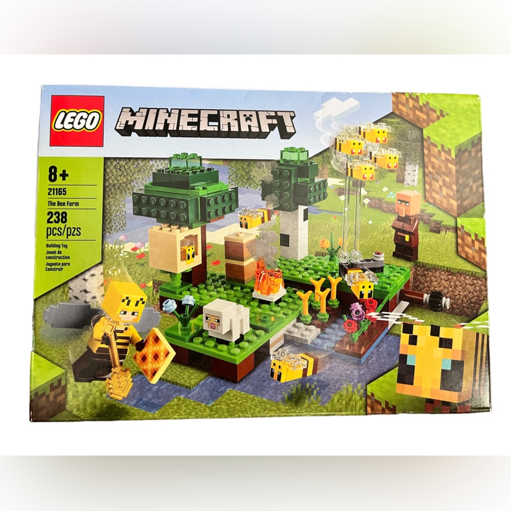 LEGO Minecraft The bee farm 21165 new in box